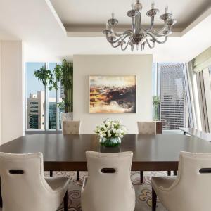 Royal Suite - High Floor/Executive Lounge Access