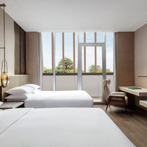 Elite, Guest room, 2 Double, City view, Balcony