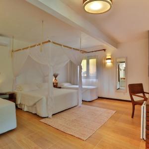 Master Quadruple Room with Balcony