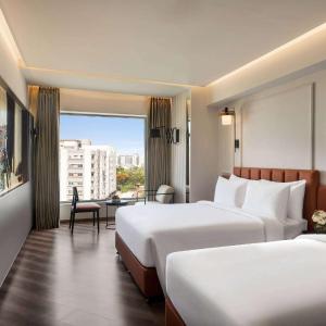 Hollywood Queen Room with Queen and Twin Bed - 15% Discount Food & Beverages