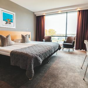 Double or Twin Room with Park View (Excluding entré Pool club)