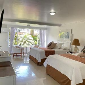 Deluxe Queen Suite