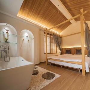 Walled City View Bathtub Suite - Hanguang