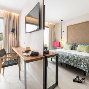 Double or Twin Room with Sea View