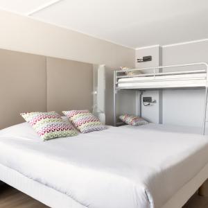 Standard Double Room with One Single Bed - Up to Ten Years