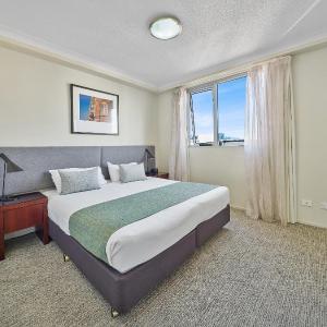 One-Bedroom Apartment with Balcony