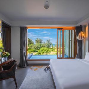 Junior King Suite with Sea View and Private Pool