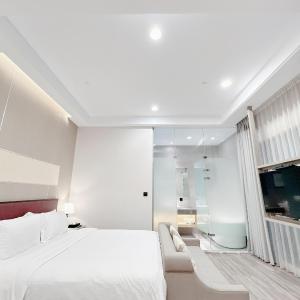 Deluxe King Room with Parking