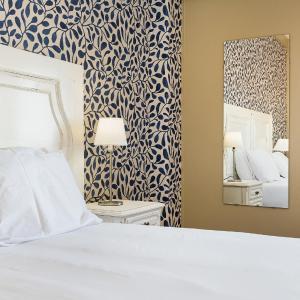 Deluxe Family Suite with Balcony
