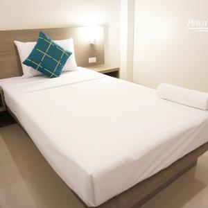 Single Bed in Female Dormitory Room