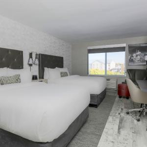 Queen Room with Two Queen Beds - Hearing Accessible