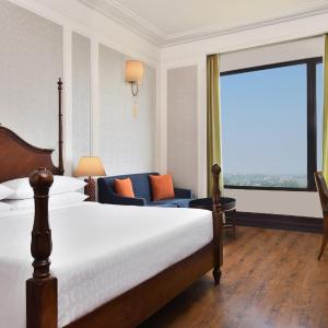 Deluxe King, Guest room, 1 King, Sofa bed, City view with Complimentary Two pints of beer once per stay and enjoy 20% off on Food & Beverages