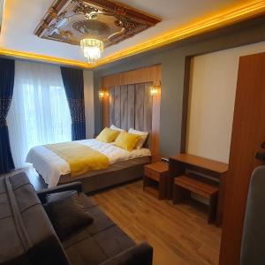 Deluxe Double Room with Side Sea View