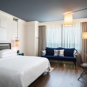King Room with Renaissance Lounge Access