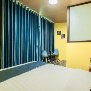 Still House Deluxe Double/Twin with Mountain & Garden View