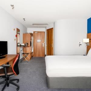 Standard Double Room with Free Hot Breakfast