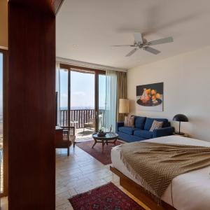 Double room with Balcony and Crater View (2 Adults)