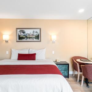 King Room - King Bed with Single Spa Bath and Fireplace