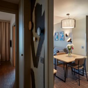 One Bedroom Apartment with Two Single Beds