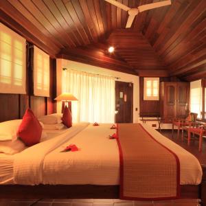 Heritage Bungalow - Complimentary one-hour Sunset cruise (subject to weather conditions)