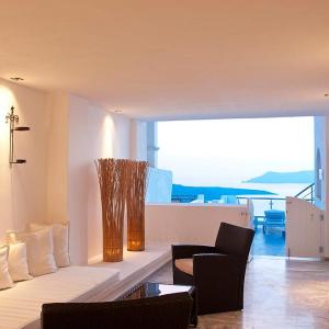 Astrophelia Suite with Hot Tub and Caldera View