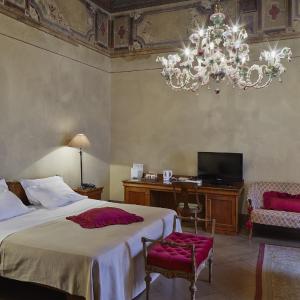 Junior Suite with Frescoes