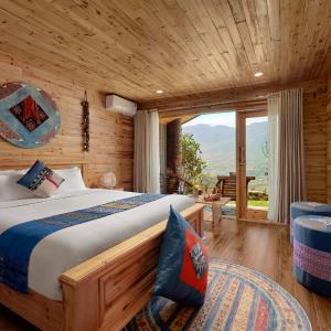 Deluxe Double Room with Poolside