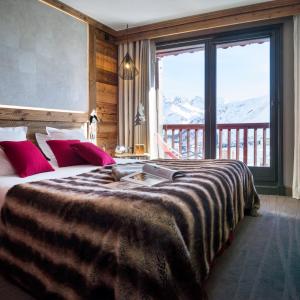 Comfort Room with Mountain View