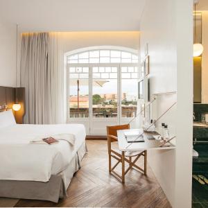 Deluxe Premier with View and Spa access