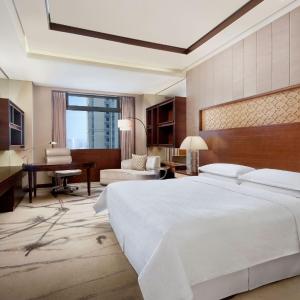 Grand Deluxe King, Guest room, 1 King, City view