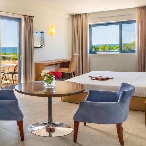 Deluxe Family Room with Sea View