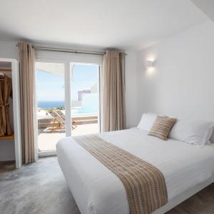 Exclusive Cave Suite with Heated Pool and Sea View