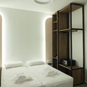 Deluxe Double Room (2 Adults + 1 Child)