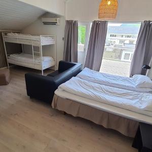 Family Room (2 Adults + 2 Children)