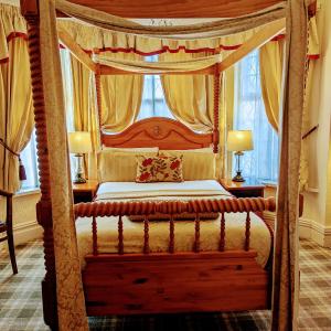 Four Poster Room
