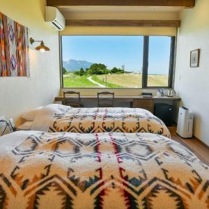 Twin Room with Shower and BBQ Dinner
