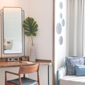 Serene White Twin Room (24 Hours Room Use)