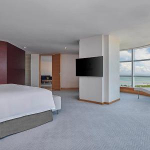 Junior King Suite with Sea View - High Floor