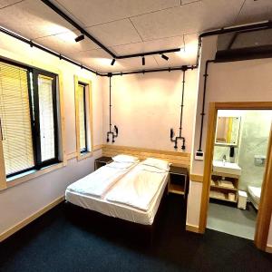 Double Room Queen Size Bed