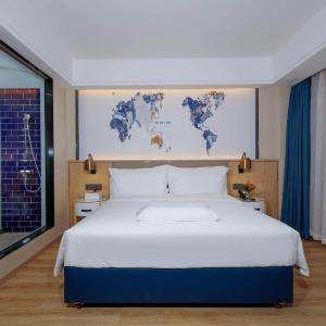 Light Double Room without Window