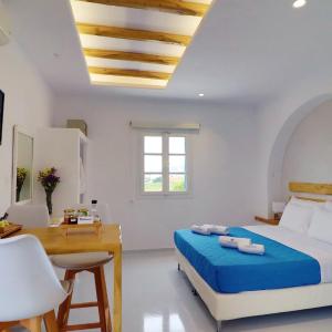 Double Room with Balcony and Sea View