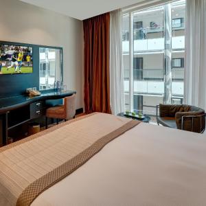 Standard King Room with Atrium View