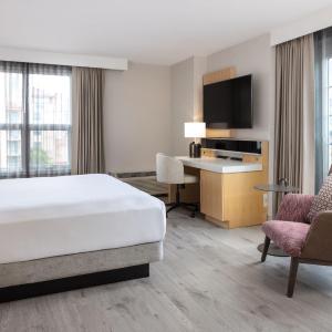 King Room with City View - High Floor