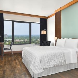 Club Double/Twin Room - 2 way Airport Transfer, Access to club lounge including Hi-Tea from 3-5 pm,  Happy Hours from 6-8 pm