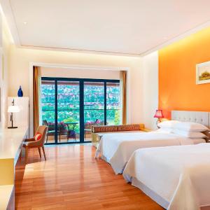 Deluxe Lake View, Guest room, 2 Twin/Single Bed(s), Balcony 