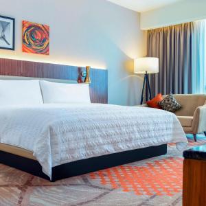 1 King Bed, Club Lounge Access, Guest Room
