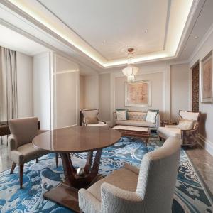 Club King Suite