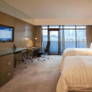Double Beds Guestroom, Guest room, 2 Doubles, City view