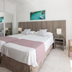 Double Room with Partial Sea View