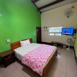 Single Room with Private Bathroom